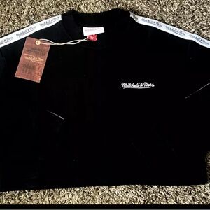 Mitchell & Ness Black woman’s crop top